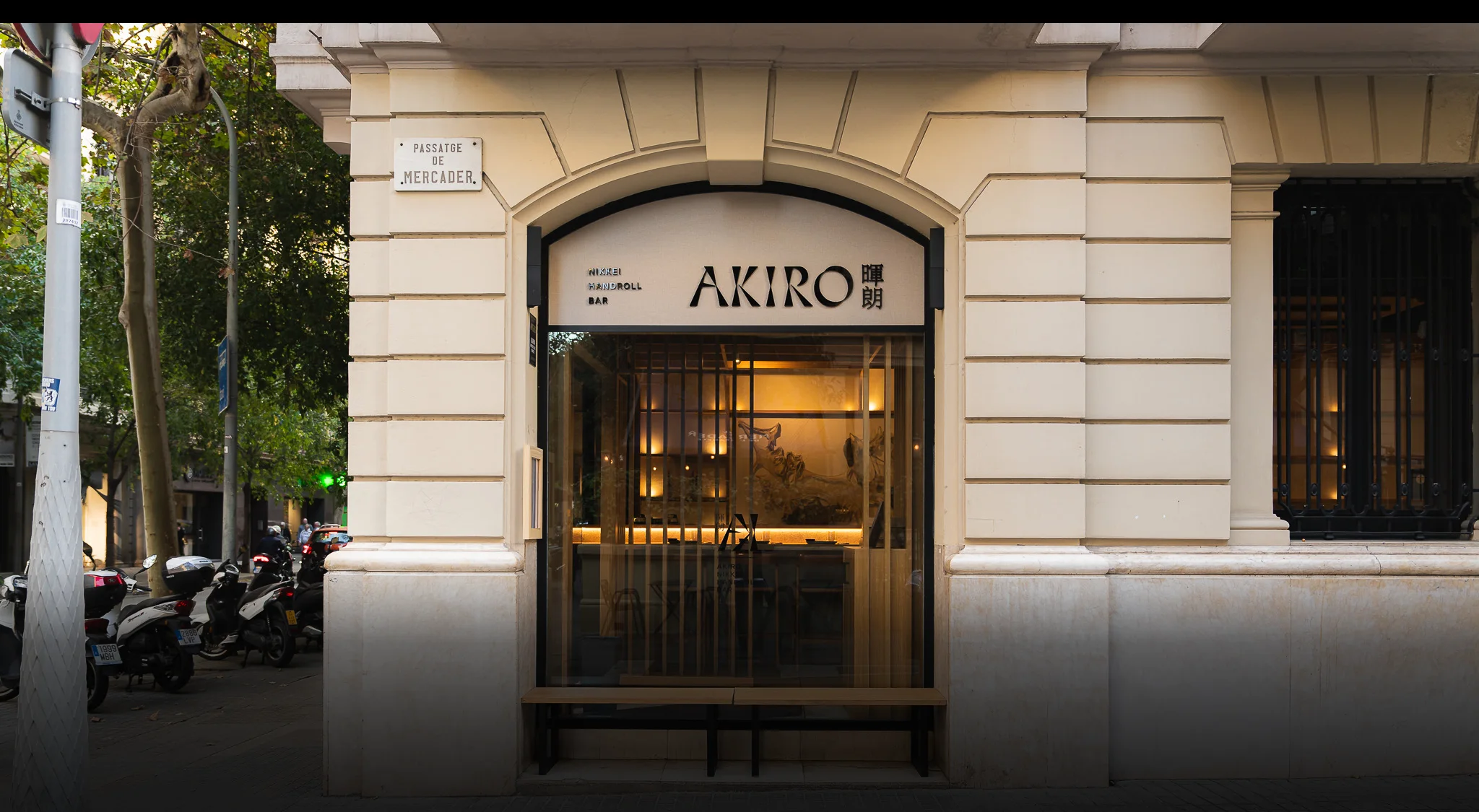 Akiro Barcelona | Restaurante Nikkei Hand Roll Bar